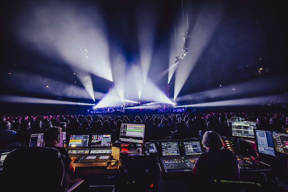 Lichtshow auf Schillerkonzert in Lanxess Arena